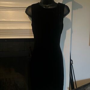 Chic Black Sleeveless Midi Dress